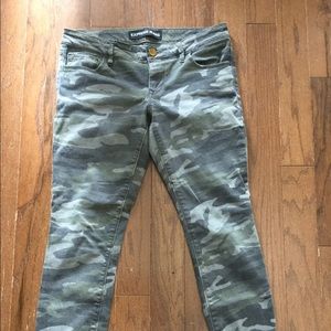 Women’s EXPRESS camo jegging